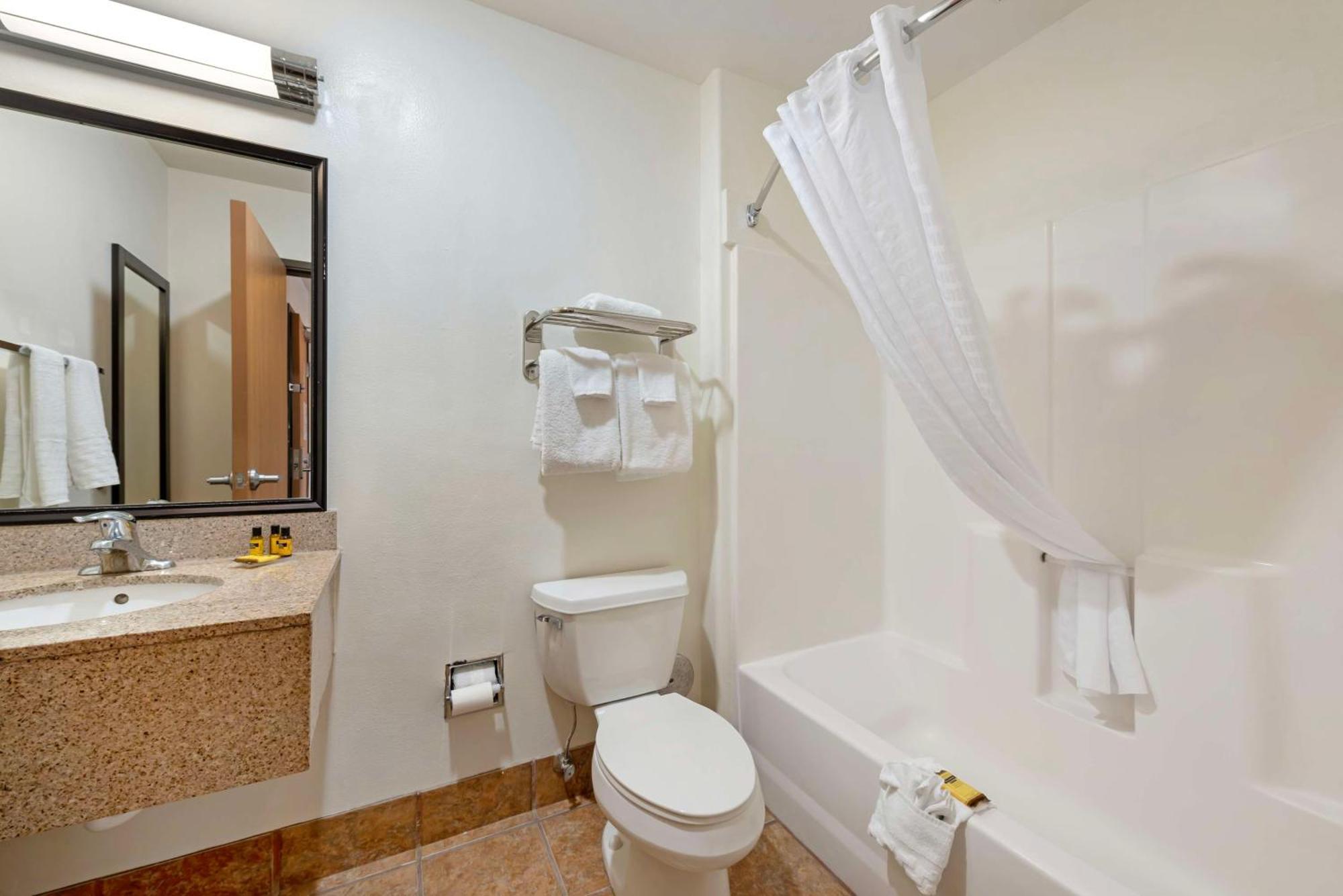 Best Western Plus Eagleridge Inn & Suites Pueblo Exterior photo